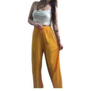 Made by Johnny | Yellow high rise pleated wide leg pants •